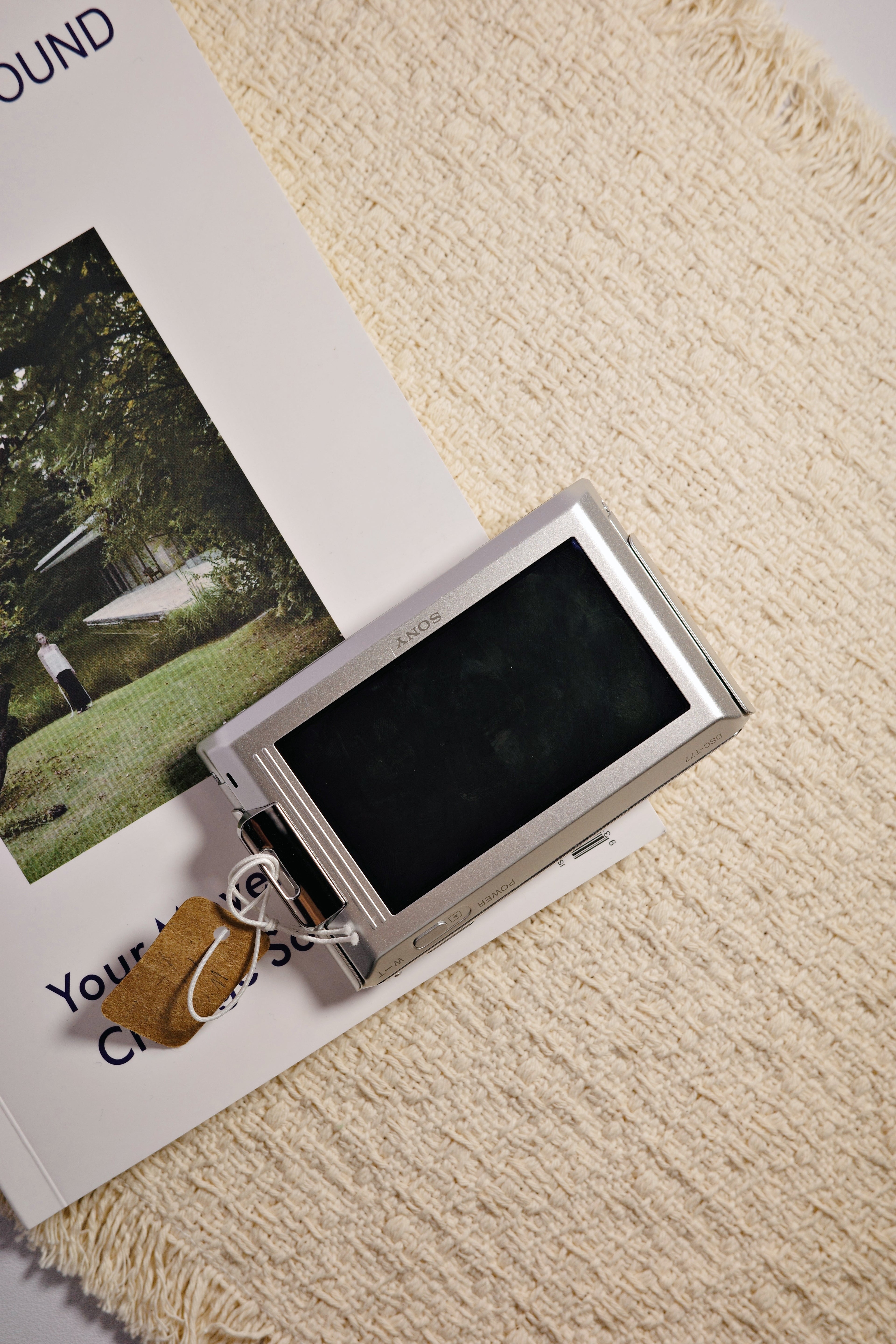 Sony t77