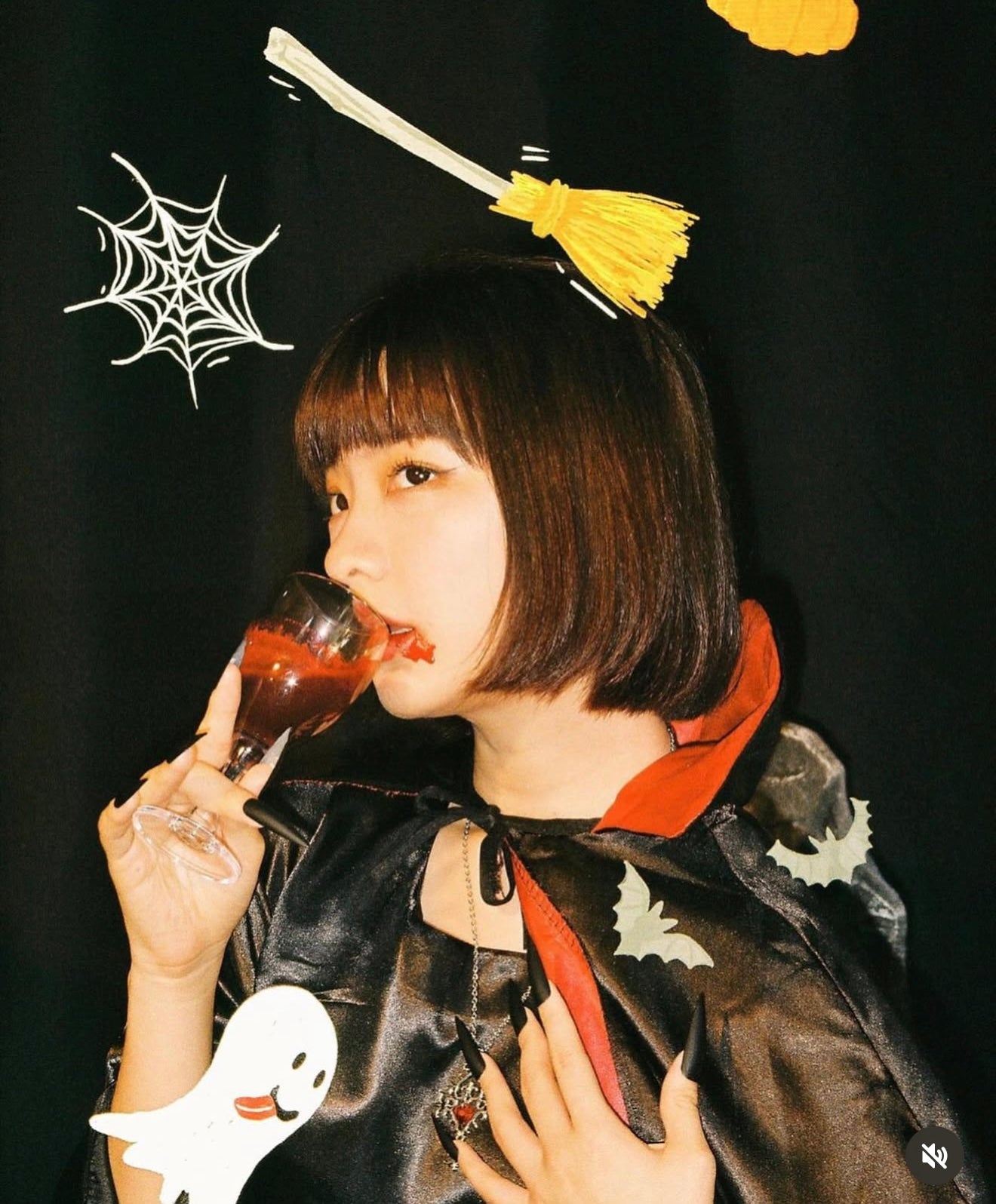 A girl has film Helloween（特效菲林）
